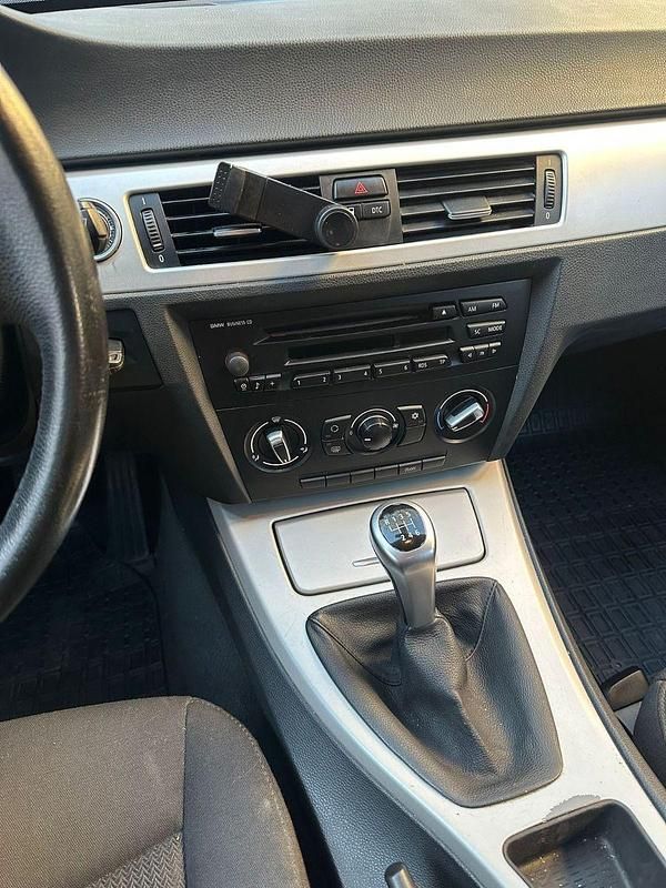 Second-hand BMW 318 143 CP (105 kW) 2009 Gri Break