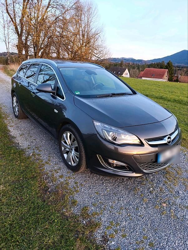 Gebraucht Opel Astra 164 PS (120 kW) 2013 Andere farben Kombi