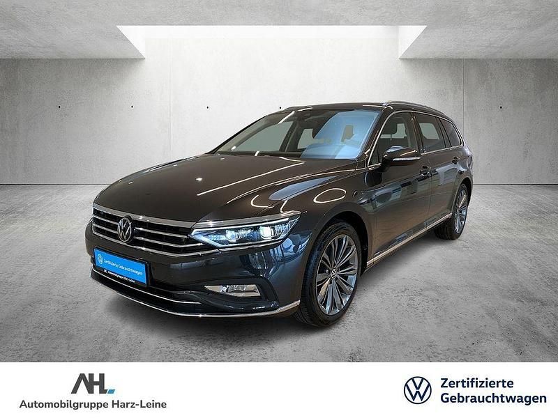 Silber Gebraucht 2022 VW Passat Elegance Kombi | 27.578 € (Fairer Preis) - Bild 1/3