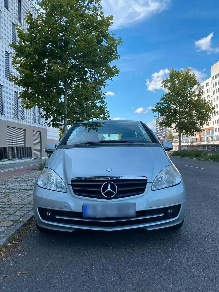 Gebraucht Mercedes A160 95 PS (69 kW) 2010 Silber Limousine