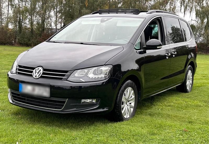 Schwarz Gebraucht 2017 VW Sharan Comfortline Van / Kleinbus | 21.800 € (Guter Preis) - Bild 1/4