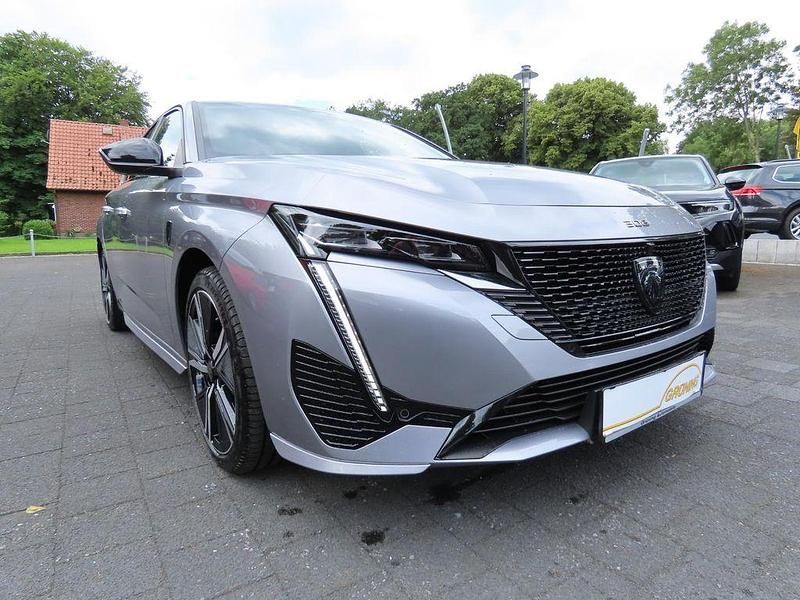 Grau Gebraucht 2022 Peugeot 308 GT-line Limousine | 23.990 € (Teuer) - Bild 1/4
