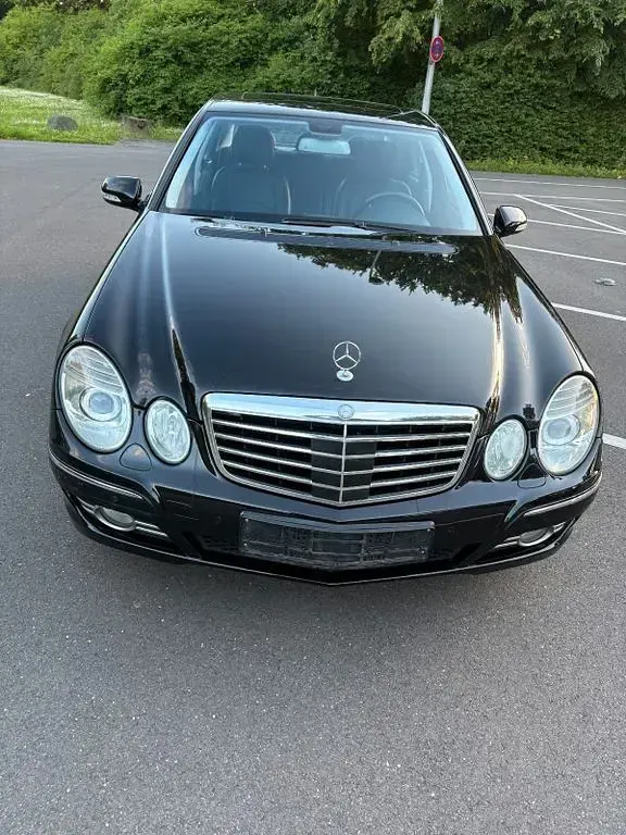 Gebraucht Mercedes E320 224 PS (164 kW) 2008 Schwarz Limousine