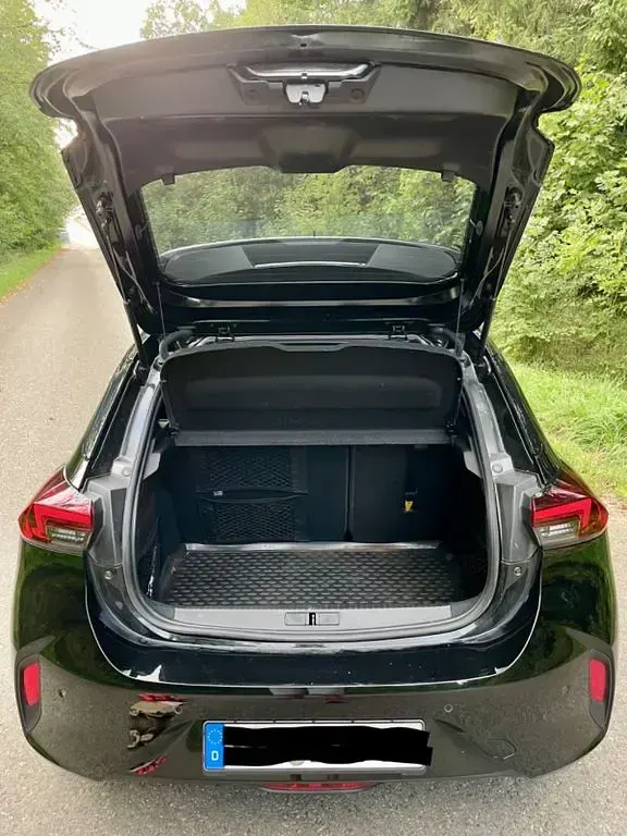 Usado Opel Corsa-e 100 kW (136 HP) 2023 Preto Citadino