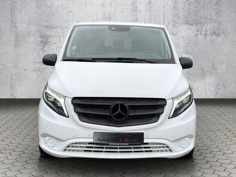 Usado Mercedes Vito Edition 190 HP (139 kW) 2019 Preto Van
