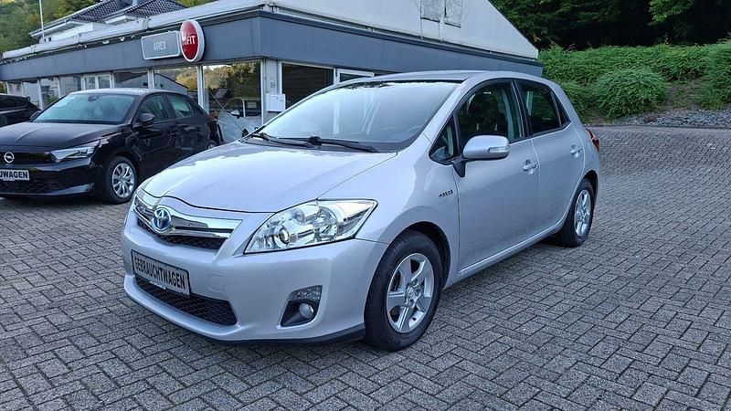 Silber Gebraucht 2010 Toyota Auris Hybrid Limousine | 8.950 € (Fairer Preis) - Bild 1/4