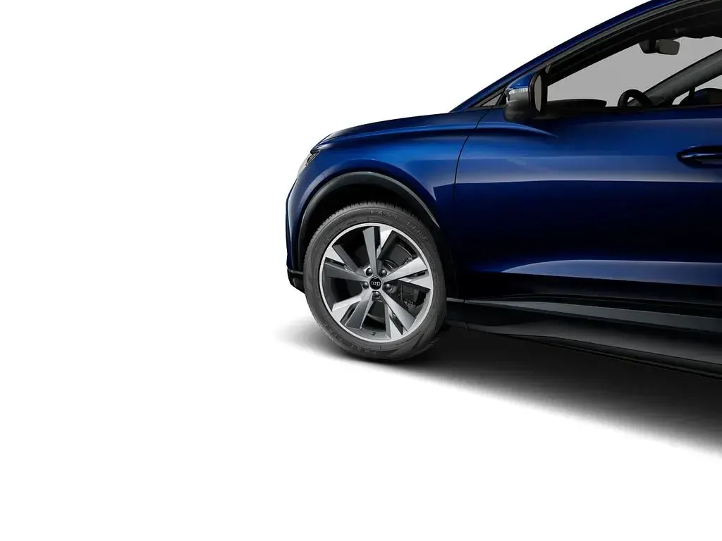Second-hand Audi Q4 e-tron Ambiente 210 kW (286 CP) 2025 Albastru SUV