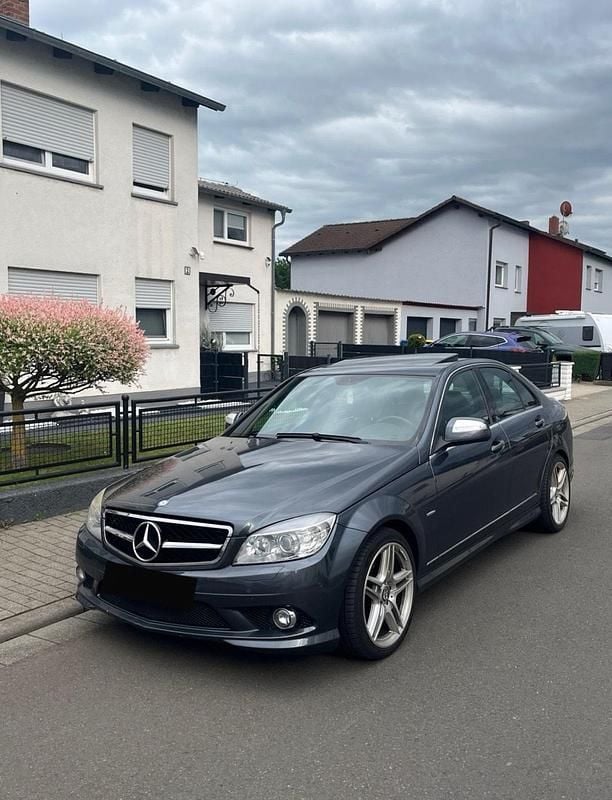 Grau Gebraucht 2007 Mercedes C350 AMG Limousine | 8.900 € (Etwas zu teuer) - Bild 1/4