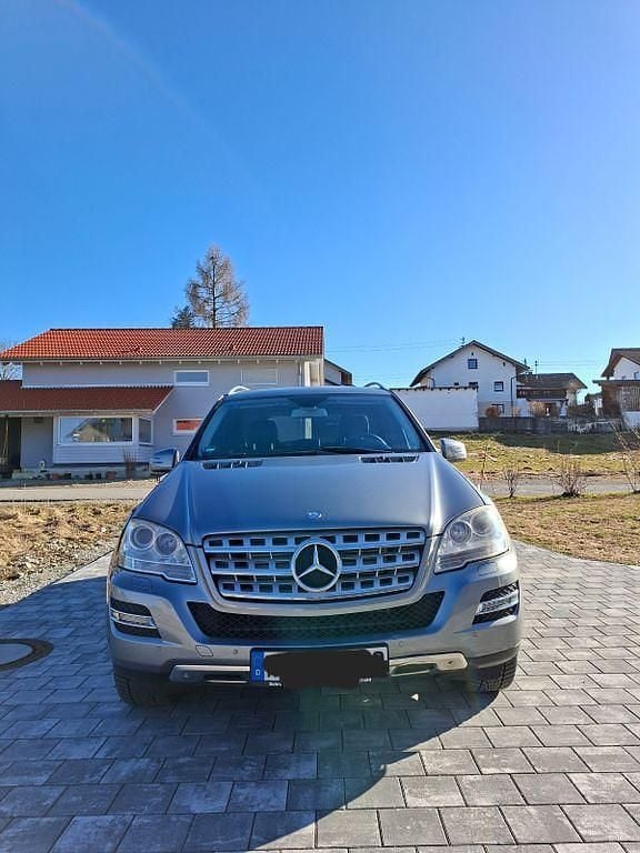 Gebraucht Mercedes ML350 231 PS (169 kW) 2011 Grau SUV