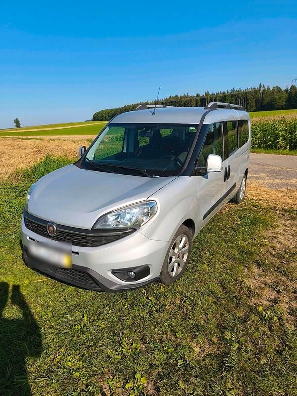 Grau Gebraucht 2015 Fiat Doblò Van / Kleinbus | 8.000 € (Teuer) - Bild 1/4