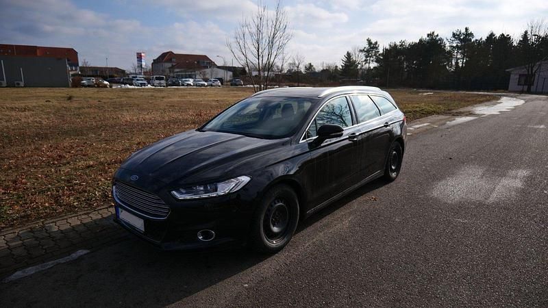 Gebraucht Ford Mondeo Titanium 160 PS (117 kW) 2018 Schwarz Kombi