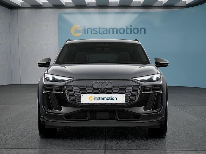 Grau Neu 2025 Audi Q6 e-tron SUV | 84.149 € (Etwas zu teuer) - Bild 1/4