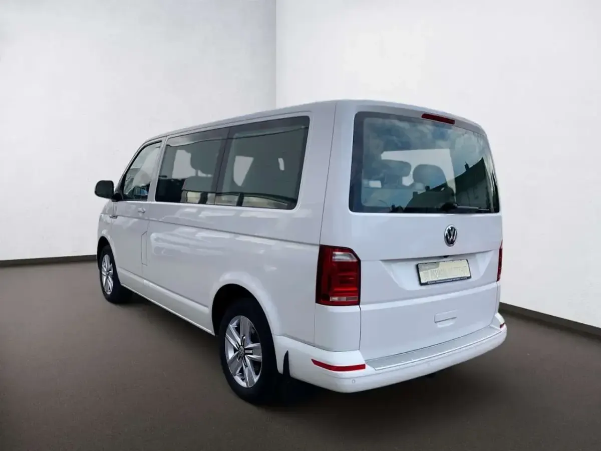 Gebraucht VW Multivan Comfortline 150 PS (110 kW) 2018 Weiß Van / Kleinbus