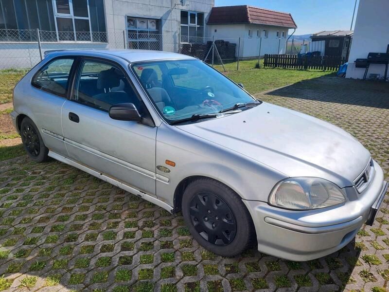 Silber Gebraucht 1998 Honda Civic Kleinwagen | 1.600 € (Etwas zu teuer) - Bild 1/4