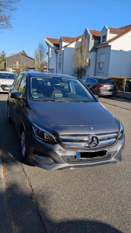 Grau Gebraucht 2015 Mercedes B180 Style Van / Kleinbus | 13.990 € (Guter Preis) - Bild 1/4