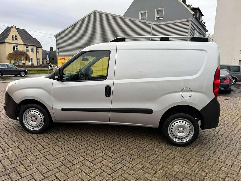 Gebraucht Opel Combo 90 PS (66 kW) 2015 Silber Van / Kleinbus
