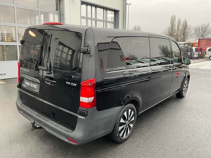 Gebraucht Mercedes Vito 190 PS (139 kW) 2022 Obsidianschwarz metallic Van