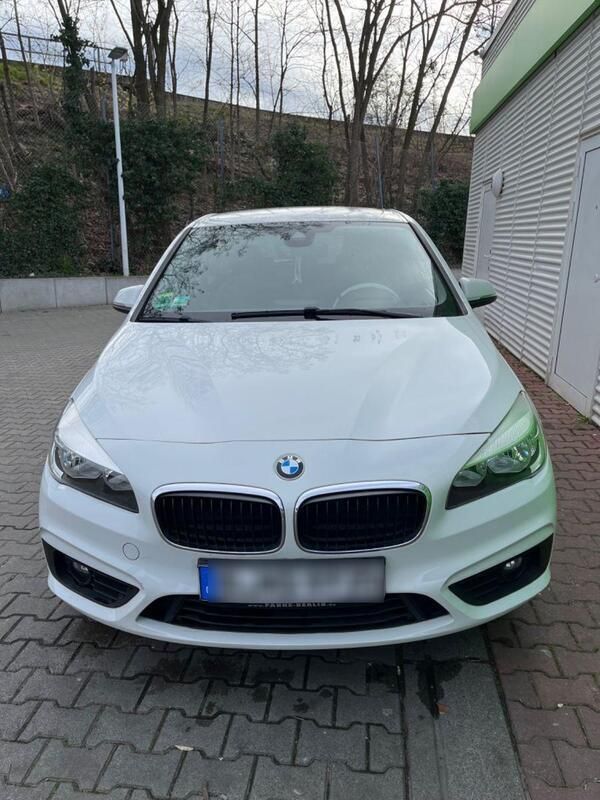 Weiß Gebraucht 2016 BMW 218 Active Tourer Van / Kleinbus | 12.800 € - Bild 1/4
