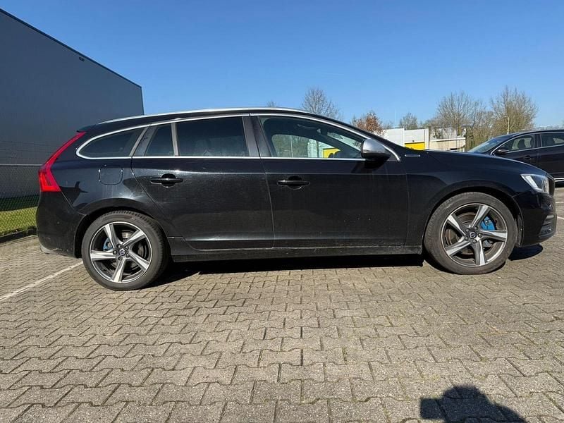 Gebraucht Volvo V60 R-Design 220 PS (161 kW) 2015 Schwarz Kombi