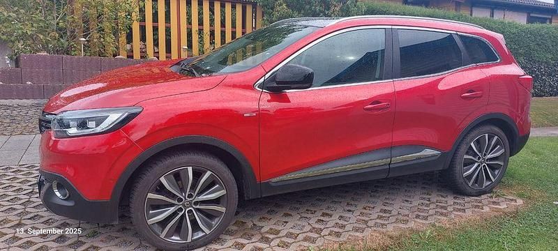 Rot Gebraucht 2015 Renault Kadjar Bose Edition SUV | 10.900 € (Fairer Preis) - Bild 1/4