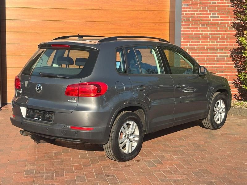 Gebraucht VW Tiguan Trendline 110 PS (80 kW) 2015 Grau SUV