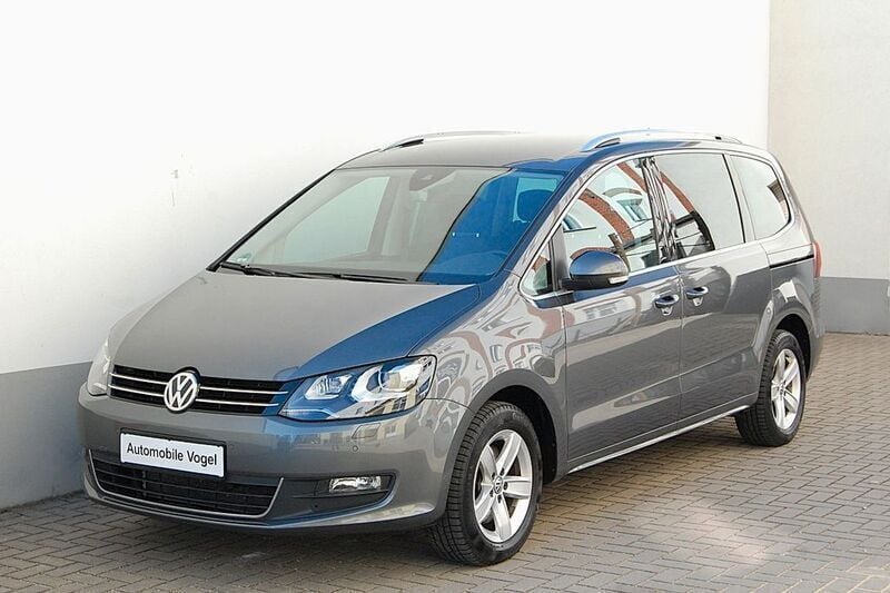 Grau Gebraucht 2021 VW Sharan Comfortline Van / Kleinbus | 25.490 € (Fairer Preis) - Bild 1/4