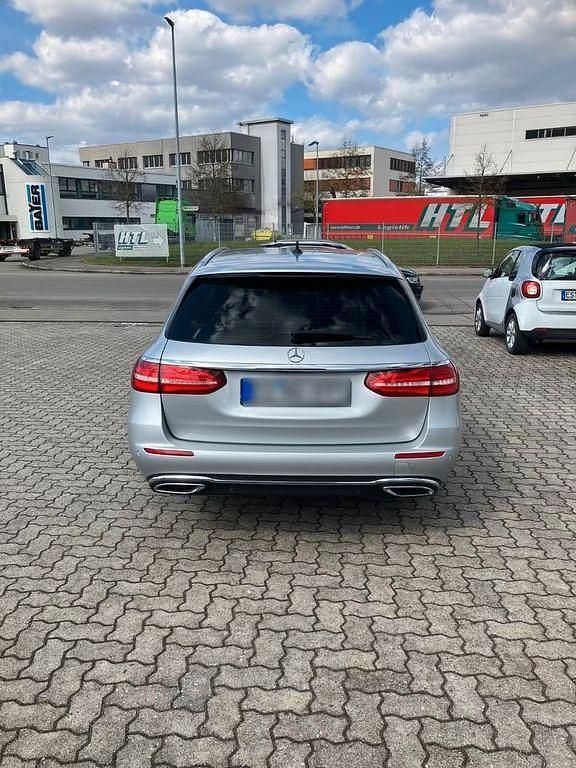 Gebraucht Mercedes E220 Avantgarde 194 PS (142 kW) 2019 Silber Limousine