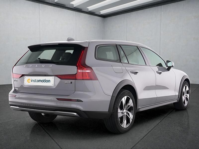Gebraucht Volvo V60 CC 197 PS (144 kW) 2023 Grau Kombi