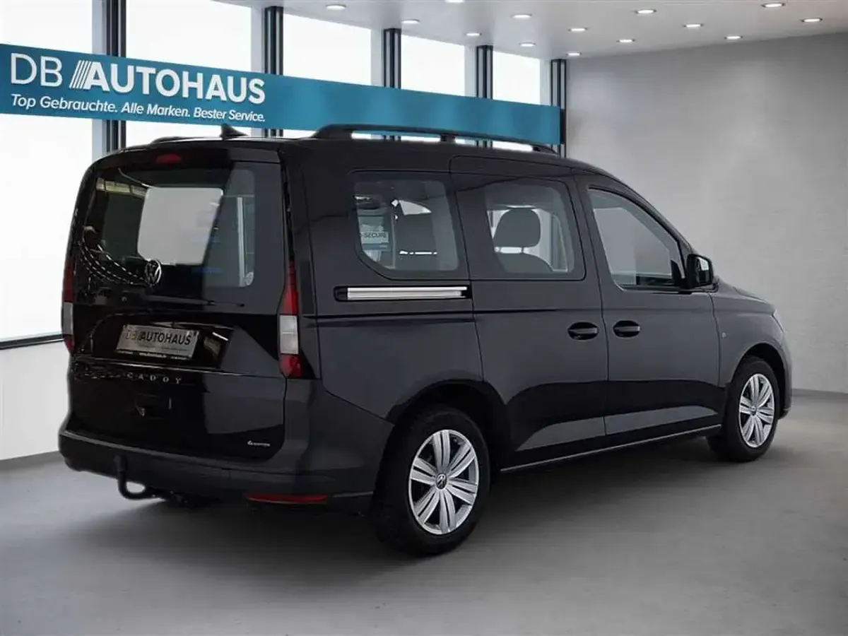 Usado VW Caddy 122 HP (89 kW) 2023 Preto Monovolume