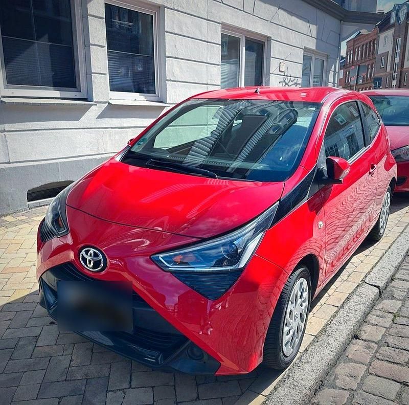 Gebraucht Toyota Aygo 72 PS (52 kW) 2018 Schwarz Kleinwagen