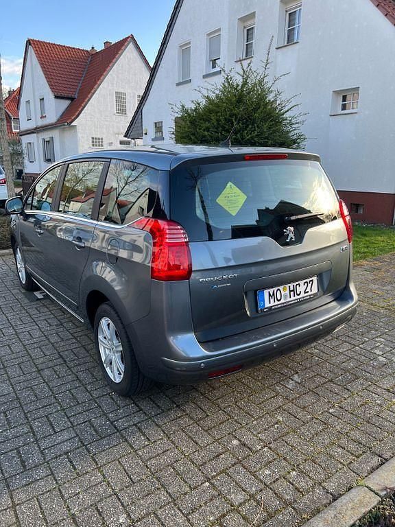Gebraucht Peugeot 5008 Active 156 PS (114 kW) 2011 Schwarz Van / Kleinbus