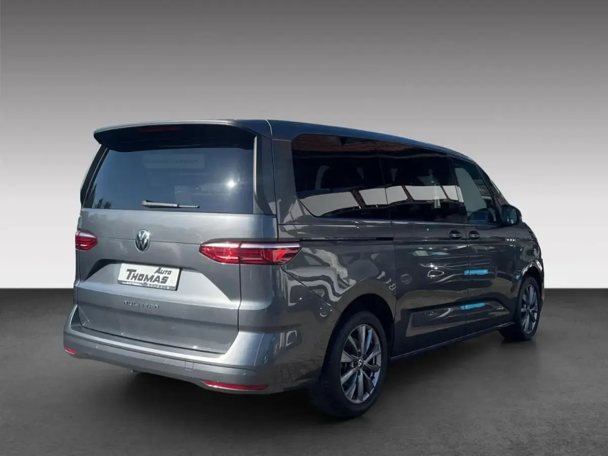 Gebraucht VW Multivan Life 150 PS (110 kW) 2024 Grau Van / Kleinbus