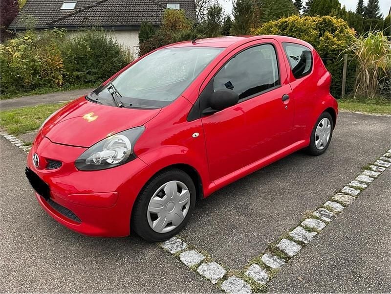 Rot Gebraucht 2007 Toyota Aygo Kleinwagen | 1.999 € (Fairer Preis) - Bild 1/4