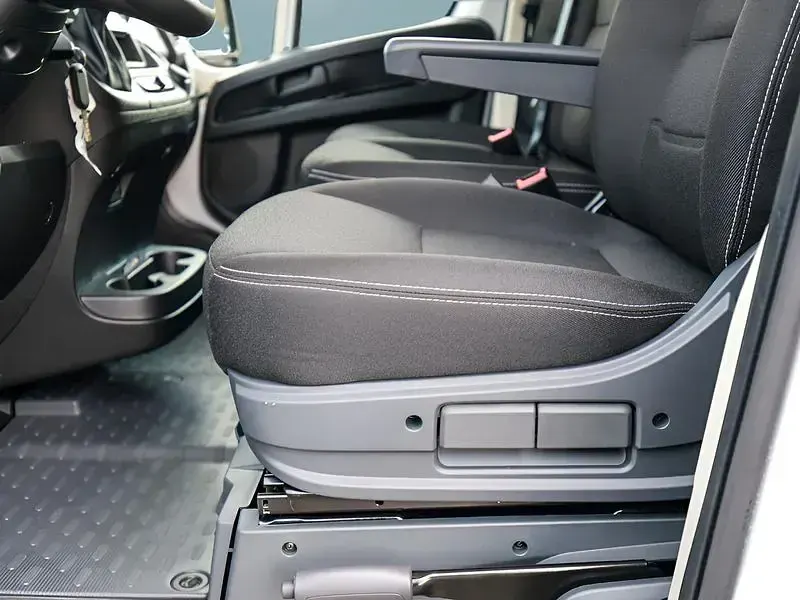 Gebraucht Peugeot Boxer 179 PS (131 kW) 2026 Weiß Van