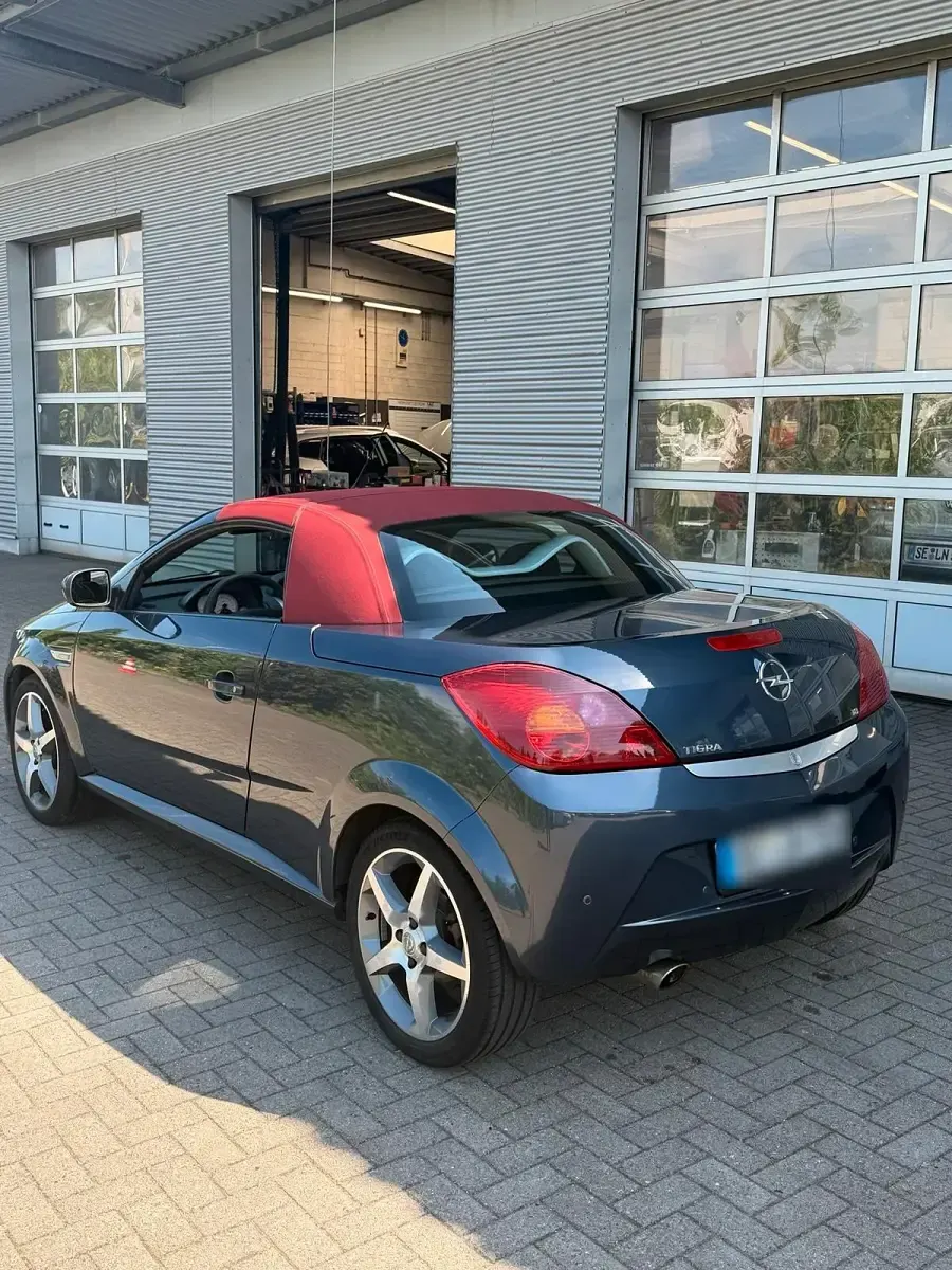 Gebraucht Opel Tigra 122 PS (89 kW) 2009 Andere farben Cabrio