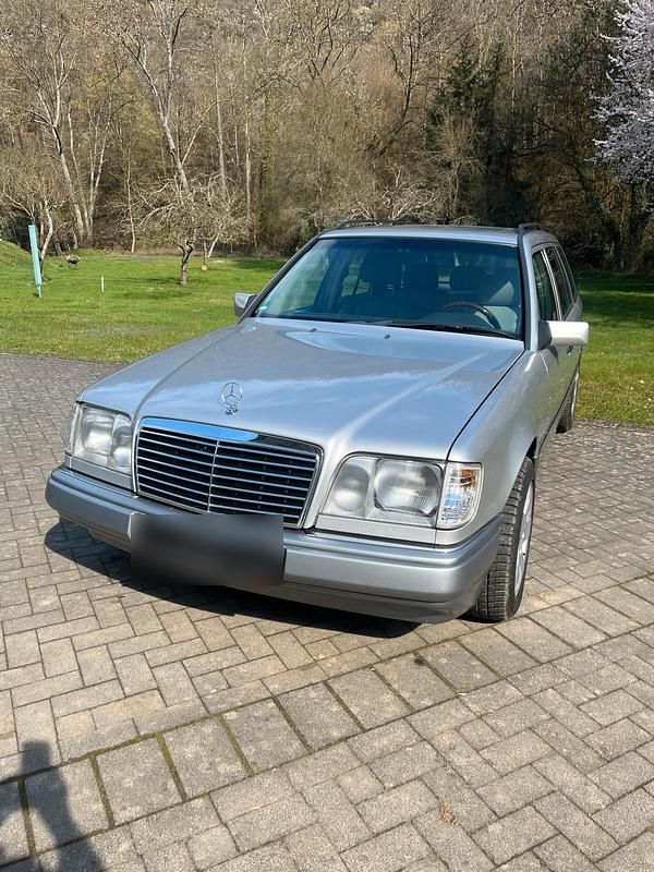 Second-hand Mercedes E320 220 CP (161 kW) 1994 Argintiu Break