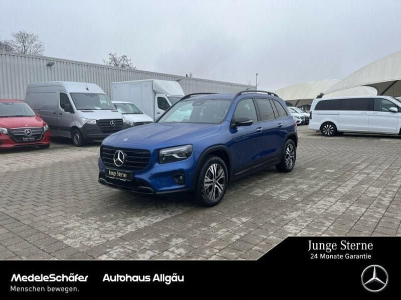 Lack spektralblau (metallic) Gebraucht 2024 Mercedes GLB250 SUV | 44.959 € (Guter Preis) - Bild 1/4