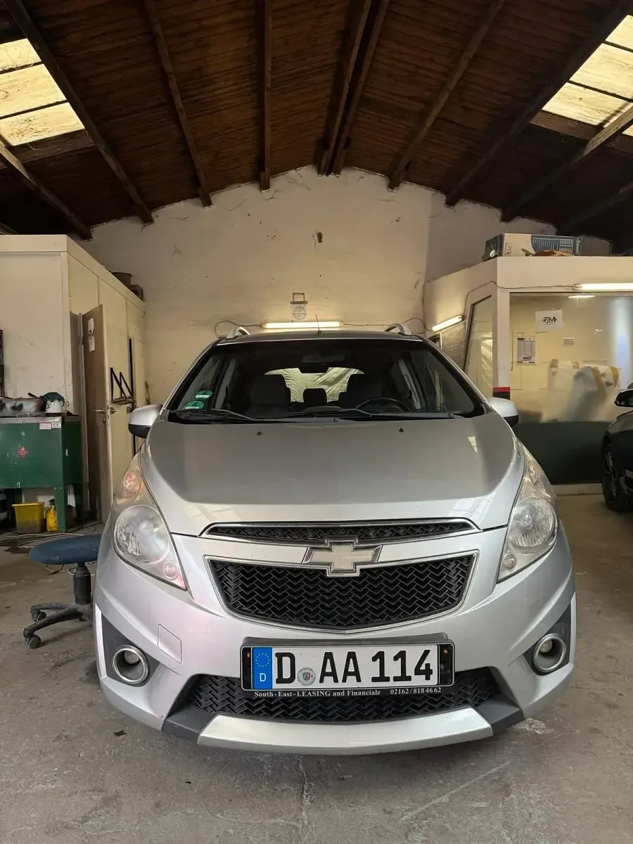 Gebraucht Chevrolet Spark 81 PS (59 kW) 2011 Grau Kleinwagen