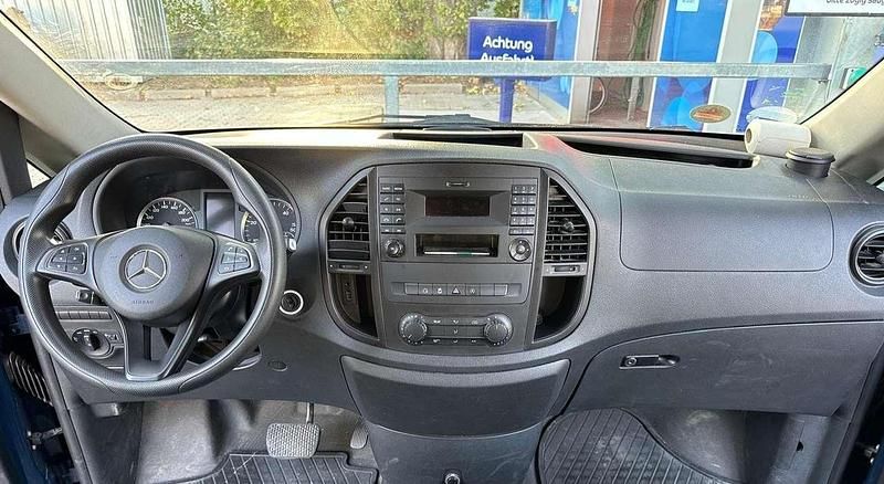 Blau Gebraucht 2017 Mercedes Vito Van | 26.000 € (Teuer) - Bild 1/4