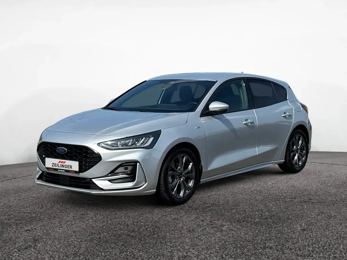 Gebraucht Ford Focus ST-Line 125 PS (91 kW) 2025 Moondust silver Limousine