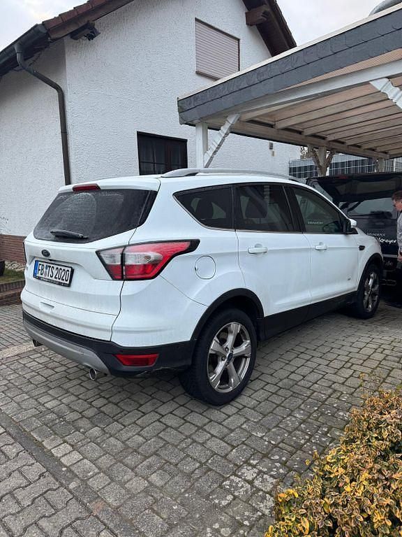 Weiß Gebraucht 2019 Ford Kuga Titanium SUV | 16.400 € (Guter Preis) - Bild 1/4