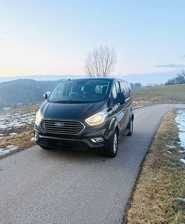Gebraucht Ford Tourneo 170 PS (125 kW) 2018 Schwarz Van / Kleinbus