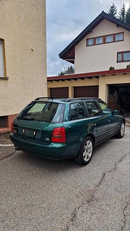 Gebraucht Audi A4 125 PS (91 kW) 1997 Grün Kombi