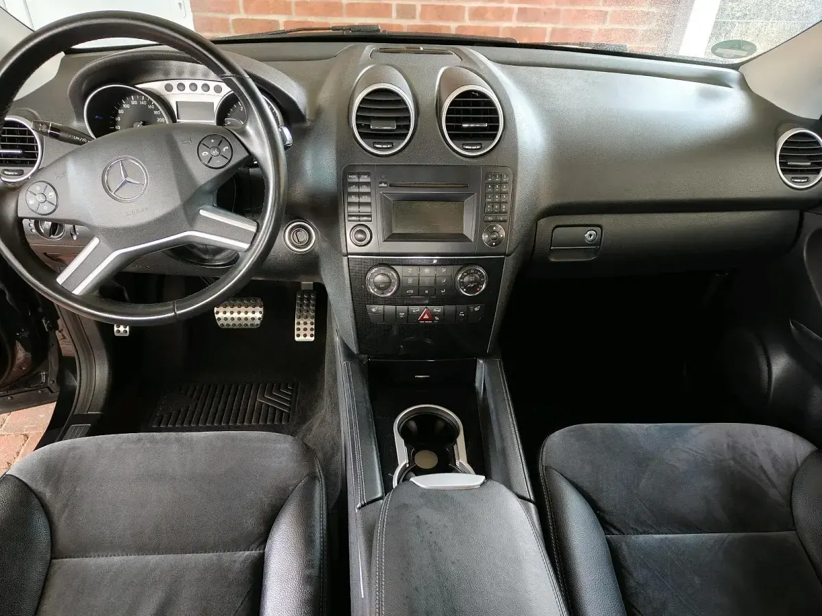 Gebraucht Mercedes ML350 204 PS (150 kW) 2010 Schwarz SUV