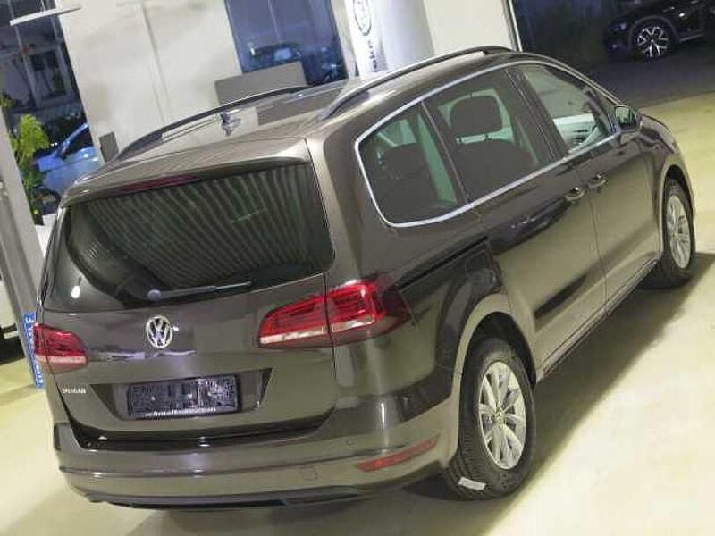 Gebraucht VW Sharan Comfortline 150 PS (110 kW) 2021 Black oak brown Van / Kleinbus