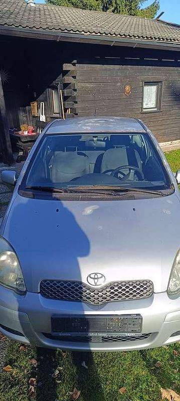 Gebraucht Toyota Yaris 65 PS (47 kW) 2003 Silber Limousine