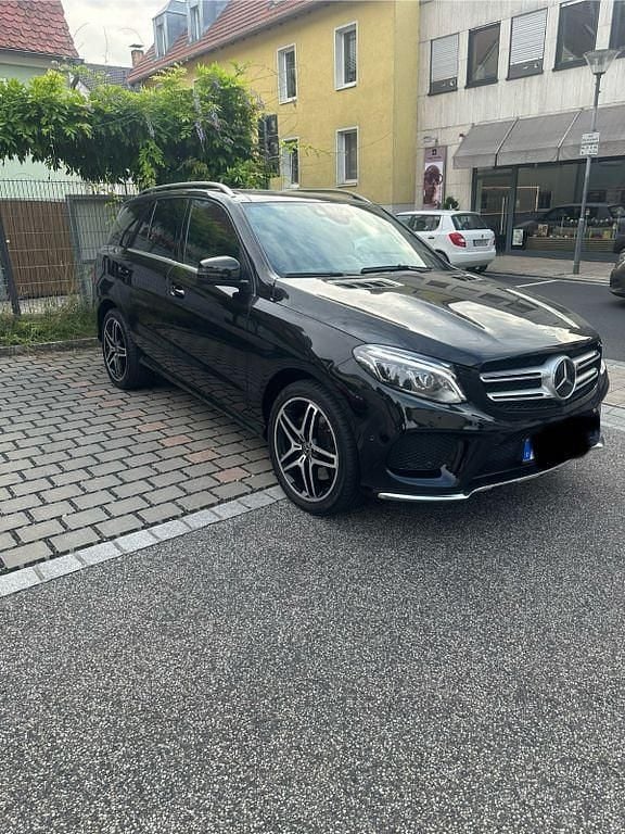 Schwarz Gebraucht 2017 Mercedes GLE500 SUV | 39.990 € (Fairer Preis) - Bild 1/4