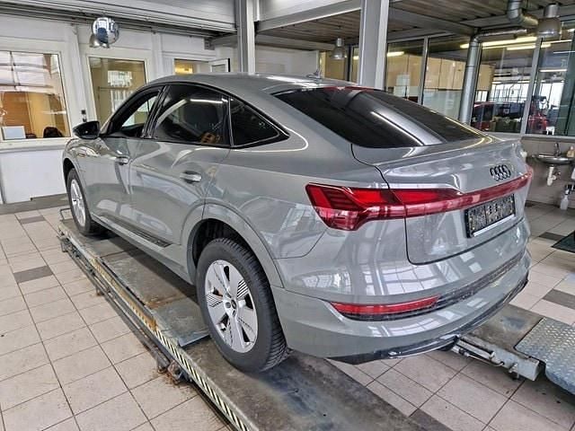 Gebraucht Audi e-tron Sportback S-Line 300 kW (408 PS) 2023 Chronosgrau metallic SUV