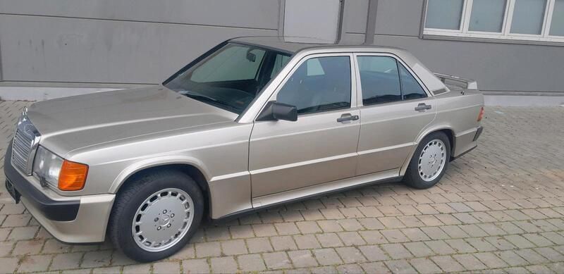 Silber Gebraucht 1987 Mercedes 190 Limousine | 29.999 € - Bild 1/4