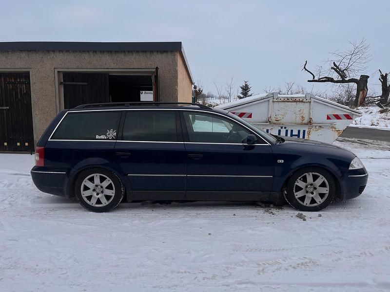 Gebraucht VW Passat 131 PS (96 kW) 2001 Blau Kombi